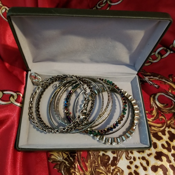 9 bangles with gift box - Picture 2 of 3